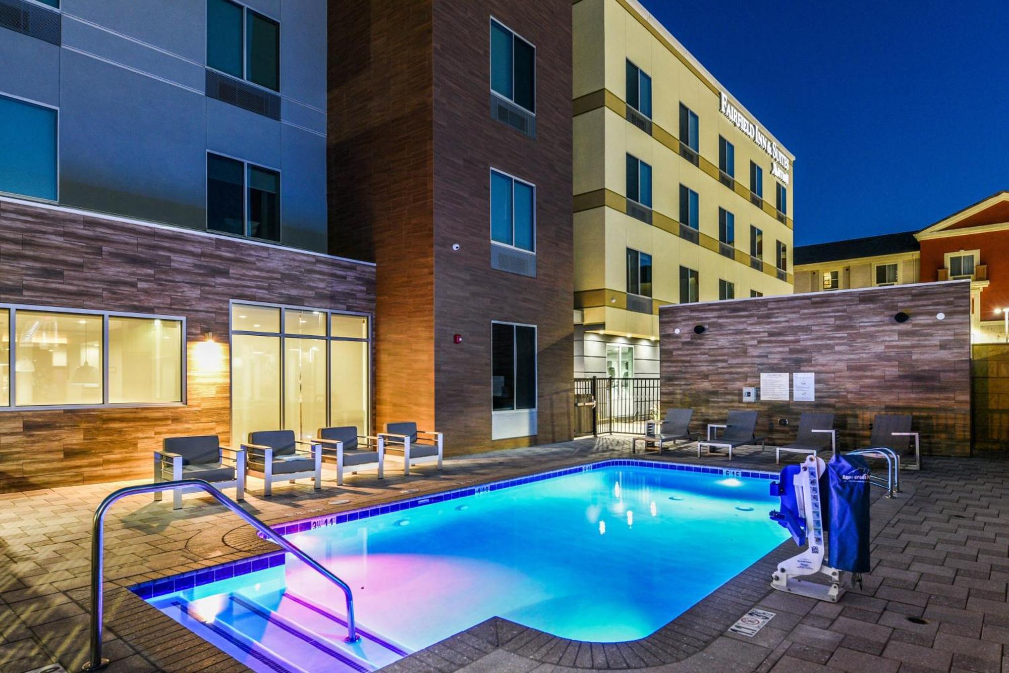 Fairfield Inn & Suites Ontario Rancho Cucamonga Eksteriør billede